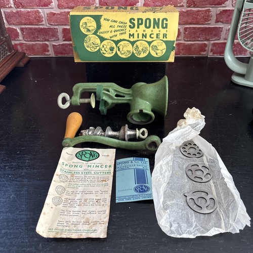 Vintage spong green enamel - vintage,