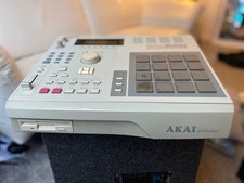 Akai MPC2000 MIDI Production Centre, Sampler, Midi Sequencer, Drum Machine