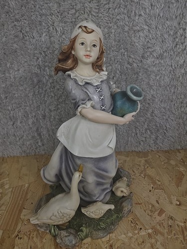 Large figurine young girl - large,