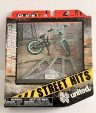 Flick Trix Display Case And Finger Bike STREET HITS UNITED with SCULPTURE