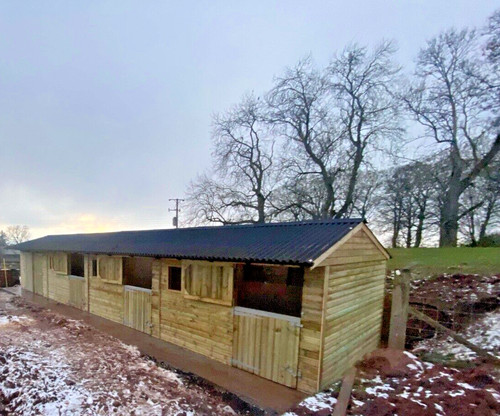 Stables plus 12 - stables, 12'