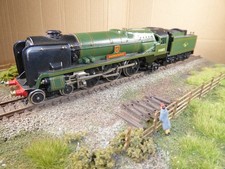 Hornby Dublo  00 Gauge  2-Rail West Country Class Steam Loco/Tender 34005  Green