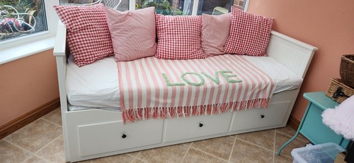 Ikea hemnes sofa - ikea,