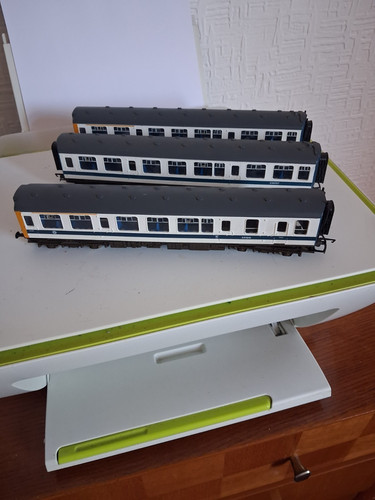 Hornby 3car dmu white gauge - 3car,