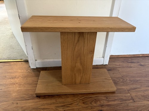 Solid oak center speaker stand - oak,