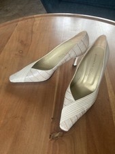 Size 4 SABRINA CHIC Cream