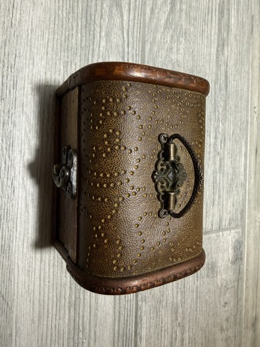 Small wooden treasure chest - wooden,