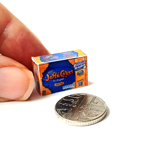 Dolls house miniature - dolls, 1:12