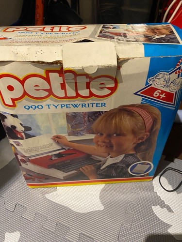 Petite 990 typewriter - petite,