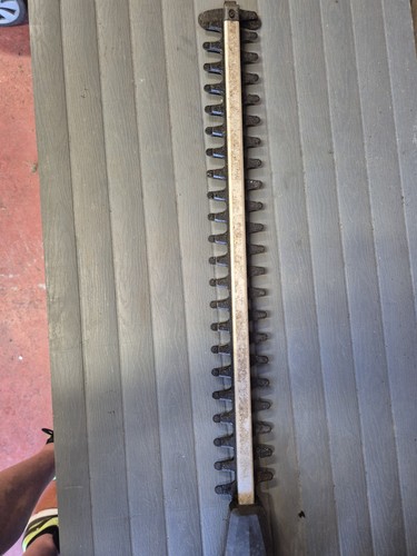 Qualcast cordless hedge - qualcast,