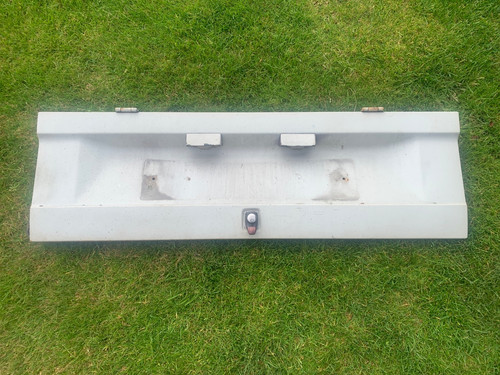T25 pick engine hatch - up,
