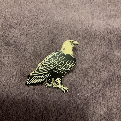 Eagle bird pin - pin, badge