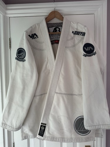 Shoyoroll rvca white batch - shoyoroll,