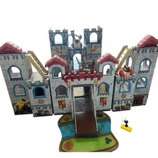 PLAY SET  MEDIEVAL CASTLE-