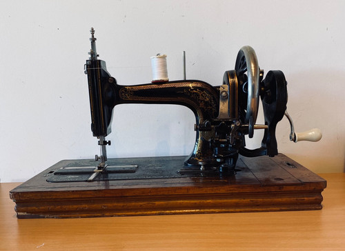 The robina sewing machine - robina,