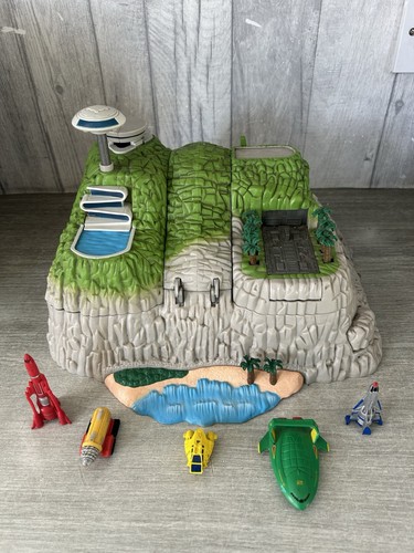 Thunderbirds tracy island - tracy,