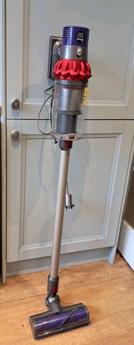 Dyson cyclone v10 - dyson, red