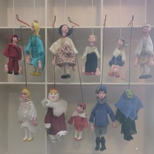 12;Vintage String Puppets