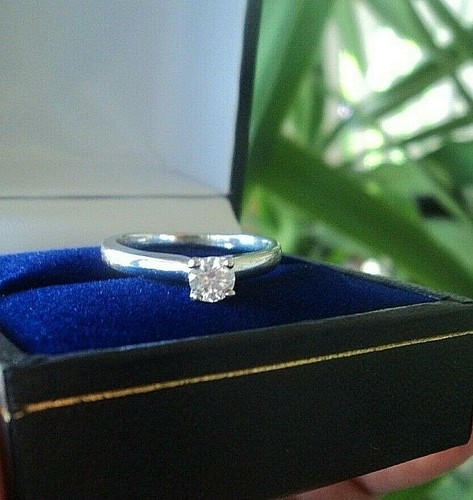 18ct gold diamond ring - gold, 2002