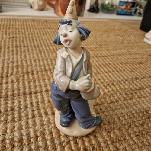 Lladro nao clown playing - clown,