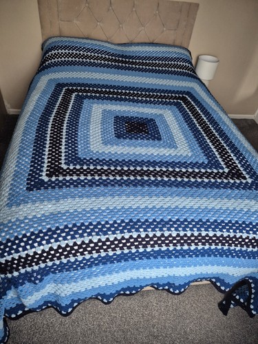 Hand crochet double granny - hand,