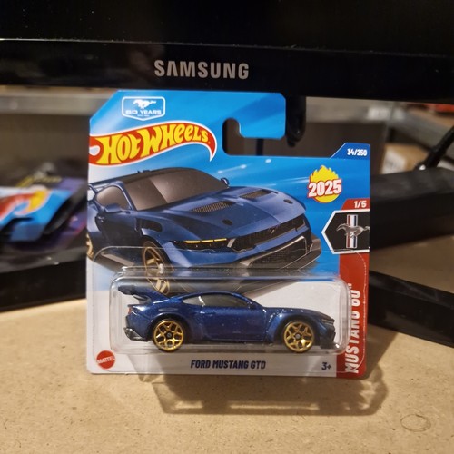 Hot wheels ford mustang - hot,