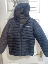 Berghaus Boys 11-12 Years Black Long Sleeved Hooded Quilted Jacket (EX COND)