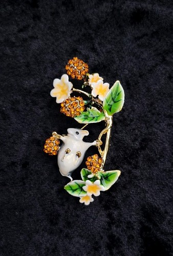 Mouse berry brooch vintage - berry,