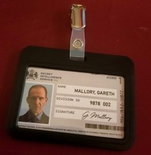 PROP - James Bond  - M & BOND