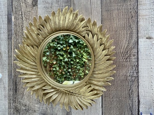 Gold leaves sunburst swirl - leaves,