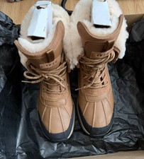 BRAND NEW UGG WOMENS