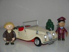 Postman Pat Large Friction Dr Gilbertson Car Morgan Dr Gilbertson & Aj Tree_HM25