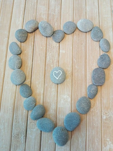 Small flat beach pebbles - 20,