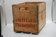 VINTAGE LAND O LAKES CREAMERIES WOOD MILK BOTTLE CRATE RED LETTER
