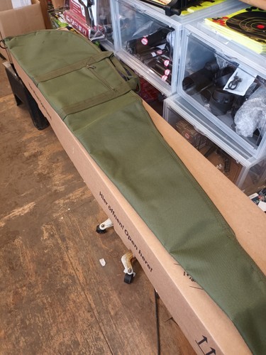 Gun slip with - gun, side