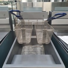 New 4 Burner Natural Gas Fryer / Twin Basket / Single Tank .