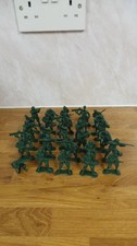 30 Green - Plastic Army Men /