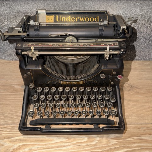 Antique underwood black manual - antique,