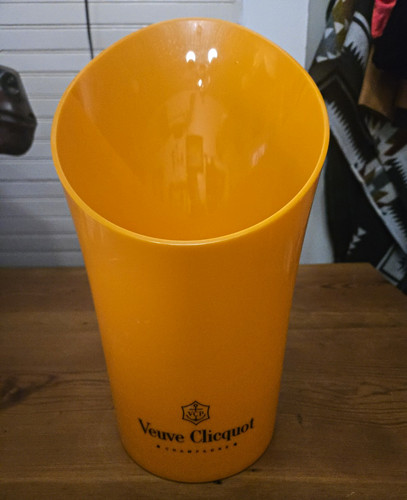 Veuve clicquot orange plastic - clicquot,