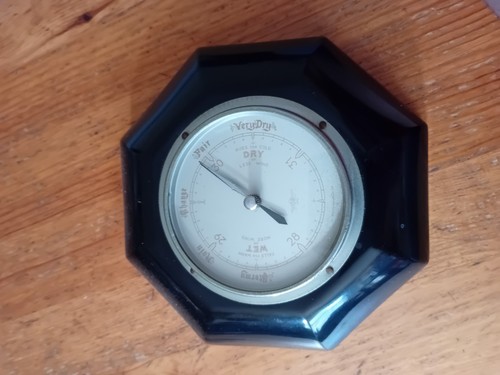 Bakelite wall barometer - , 1930s