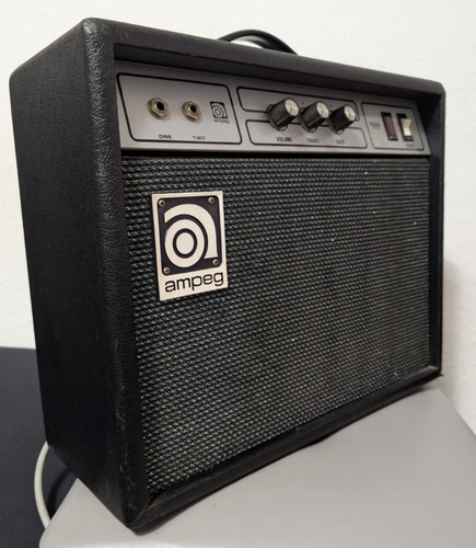 Ampeg guitar amp - g-18,