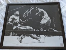 Signed framed Joe Frazier print vs Muhammad Ali Fight of the Century. With CoA