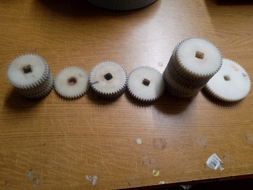 Assorted plastic gears - assorted,