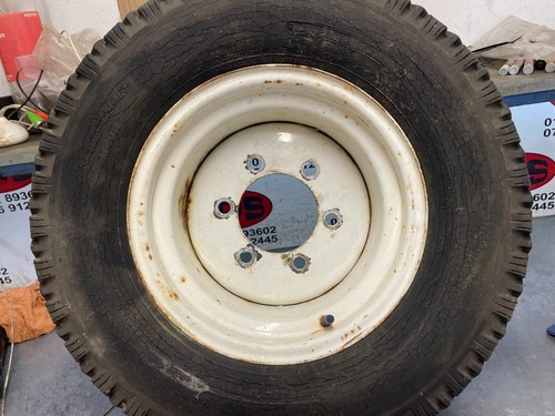 Front stud wheel - stud,