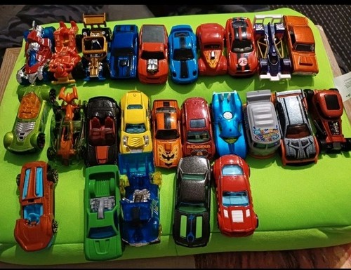 Hot wheels diecast - car, 25