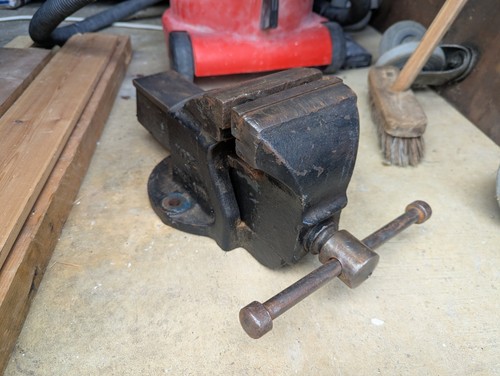 Record workbench vice - no,