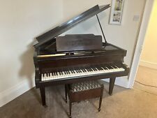 baby grand piano