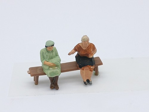 Preiser figures ladies sitting - preiser,
