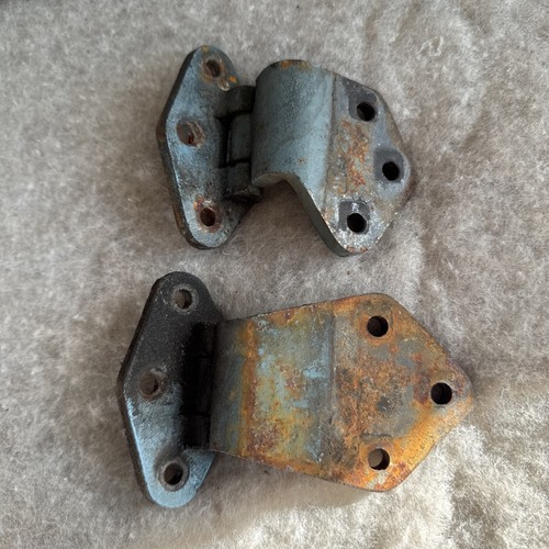 Right hand door hinges - hand, poss