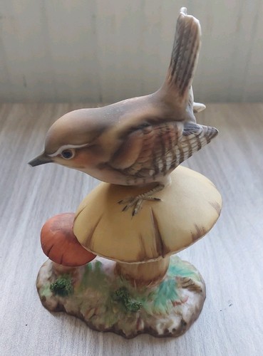 Royal osborne bird - figurine, on